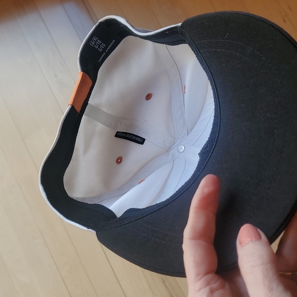 Under Armour White and Black Embroidered Logo Fitted‎ Sz. L-XL Baseball Cap - Picture 4 of 5